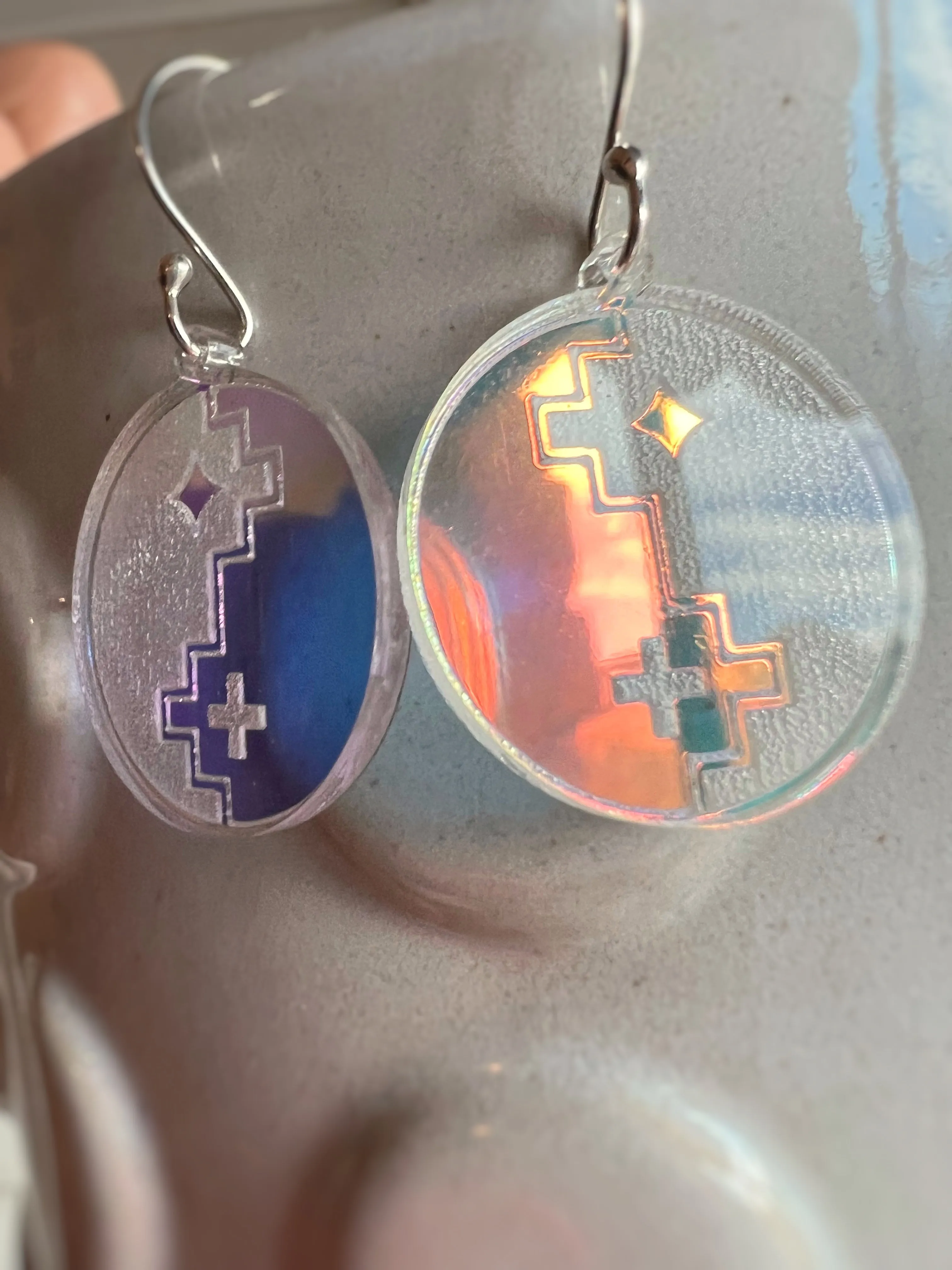 Hózhó earrings in Iridescent