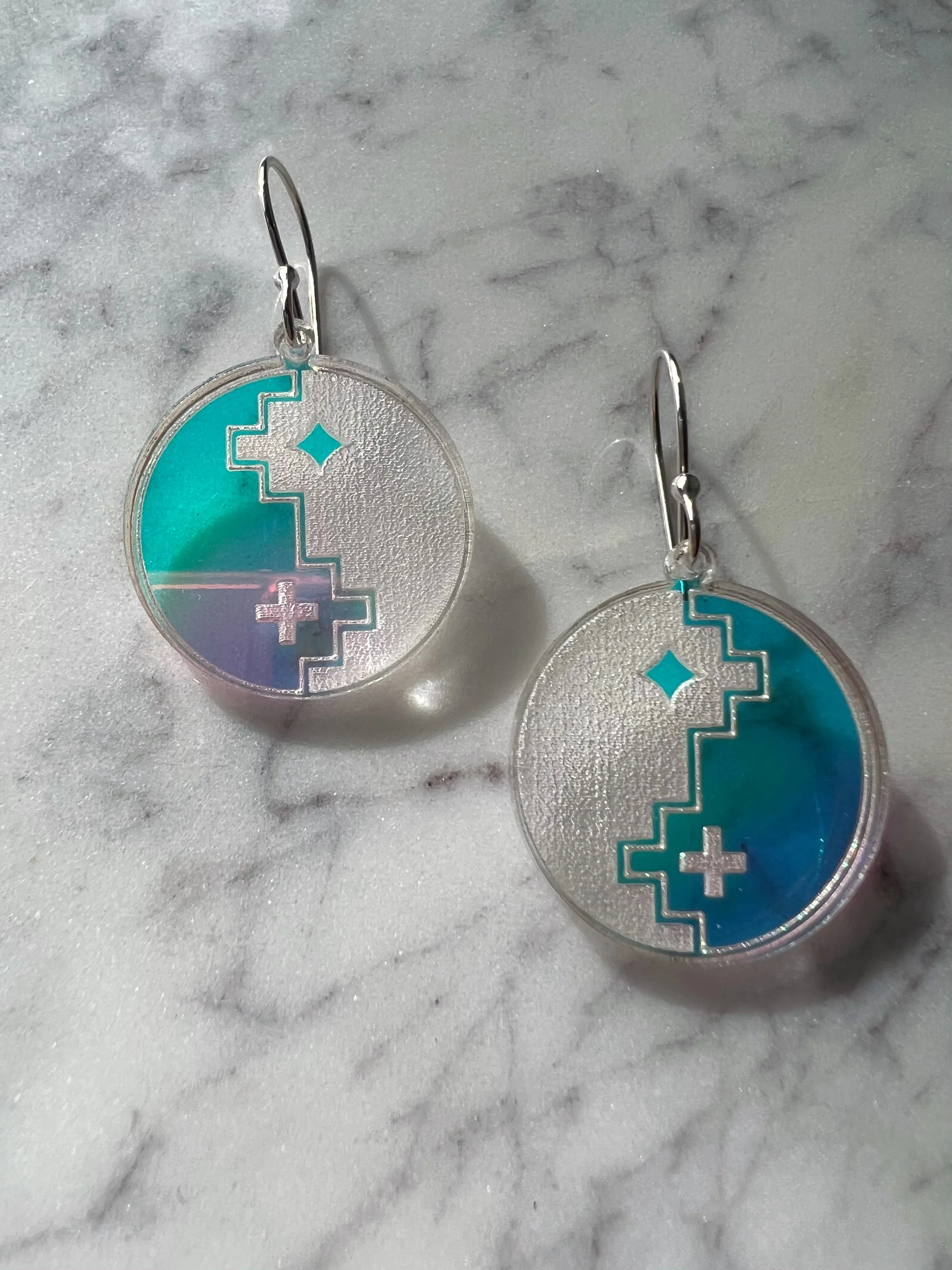 Hózhó earrings in Iridescent